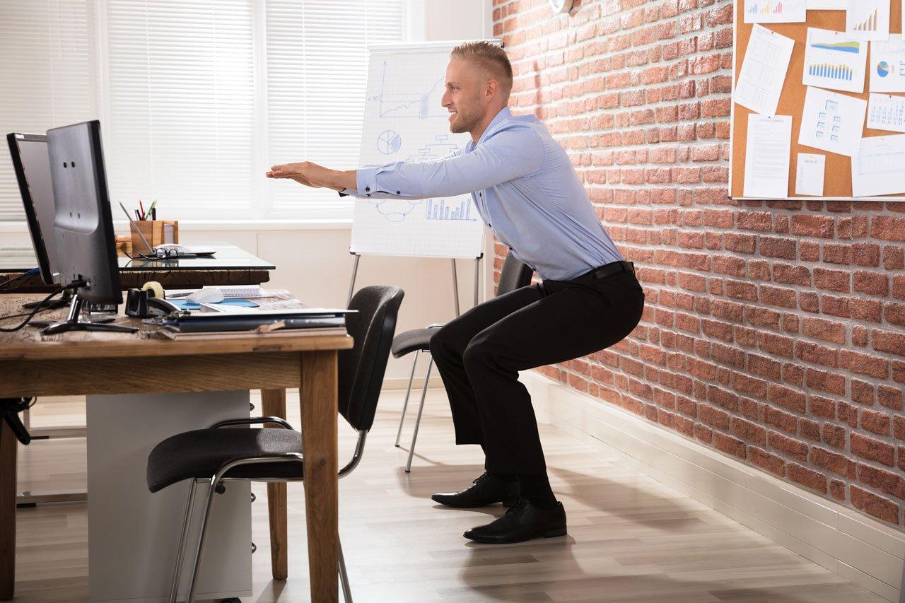 Mavie Work - Aktive Pause 3 - Blog Kleine und einfache Übungen reichen schon aus.
Shutterstock.com / Andrey_Popov