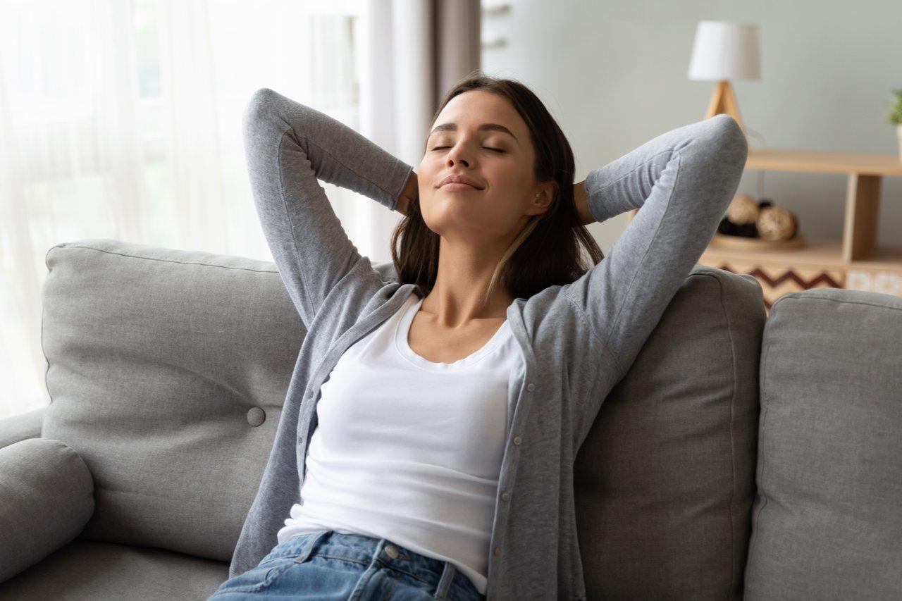 Mavie Work - Abnehmen durch Fasten 6 - Blog Es ist wichtig sich während der Fastenzeit zu entspannen. fizkes / Shutterstock