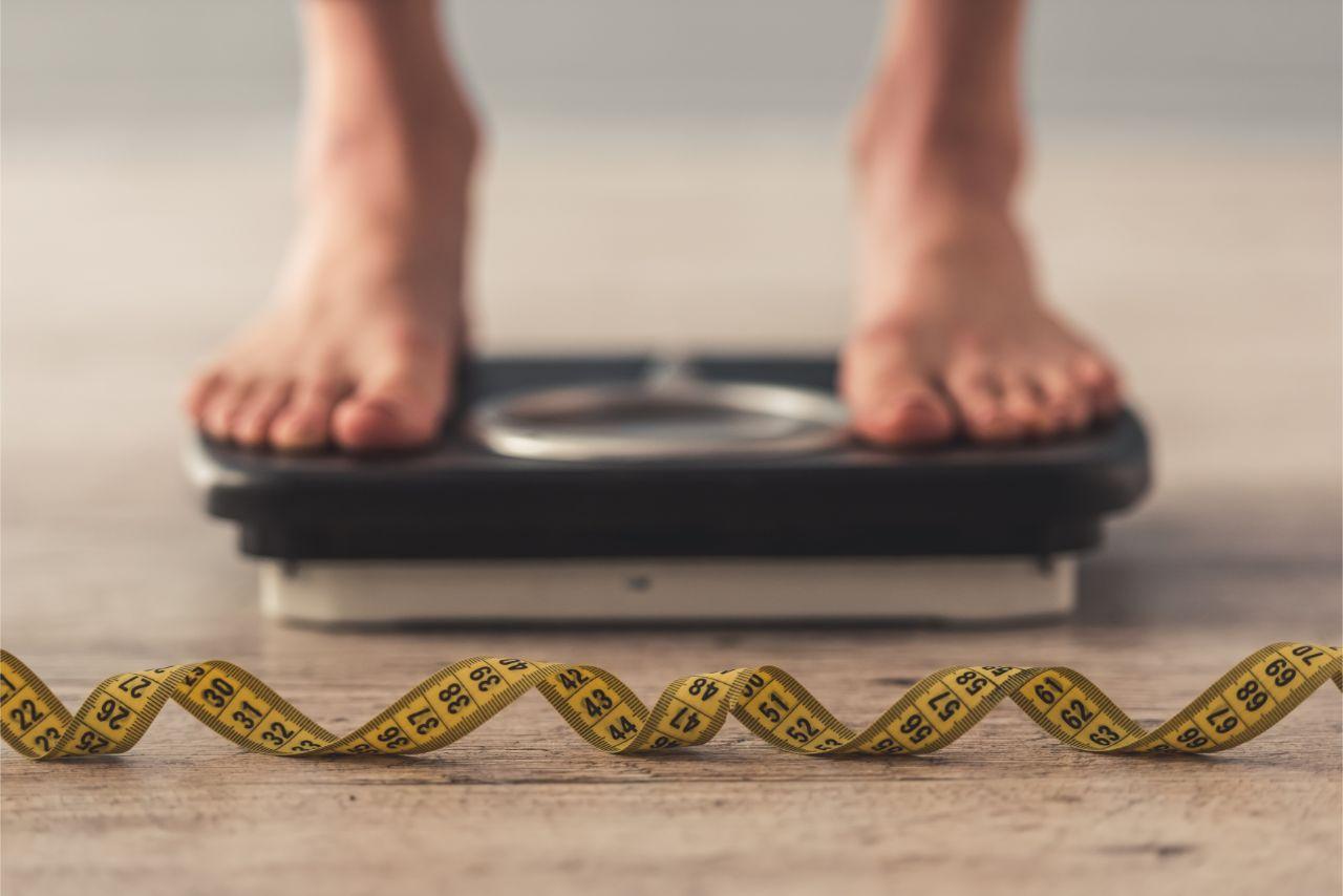 Mavie Work - Körperfett 2 - Blog Der Körperfettanteil sagt viel über die eigene Gesundheit aus. Shutterstock.com / VGstockstudio