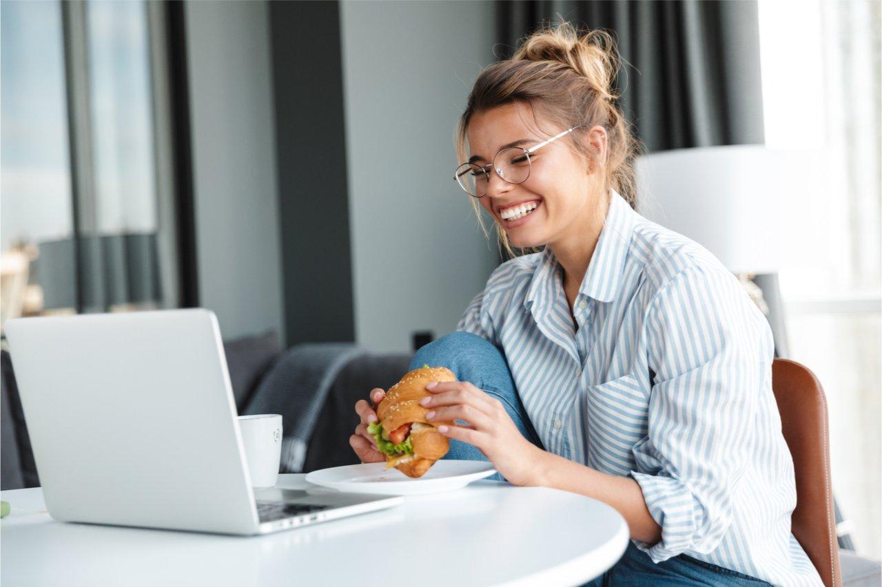 Mavie Work - Stopp mit Frustessen 4 - Blog Deine Einstellung ist sehr wichtig, um mit dem Frustessen aufzuhören und einfacher abzunehmen. Dean Drobot /Shutterstock.com