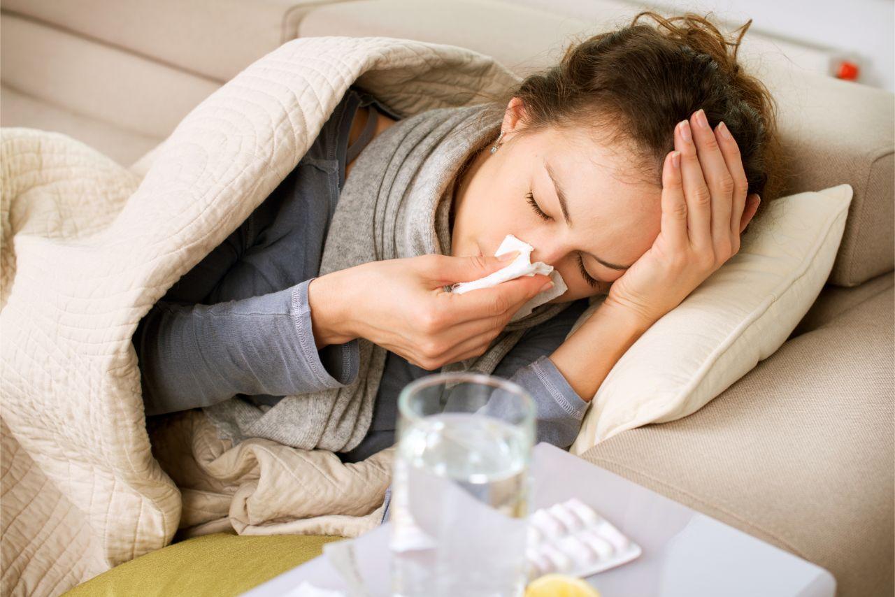 Mavie Work - Eisenhaltige Lebensmittel im Büro 2 - Blog Ein Eisenmangel kann an verschiedenen Symptomen erkannt werden. Shutterstock.com / Subbotina Anna