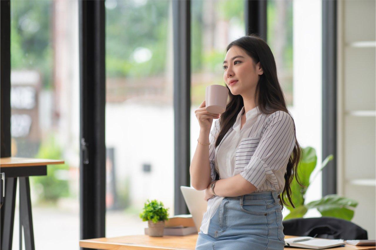 Mavie Work - Intervallfasten Fettabbau 4 - Blog Trinke viel, um den kleinen Hunger zu vermeiden. KimSongsak /Shutterstock