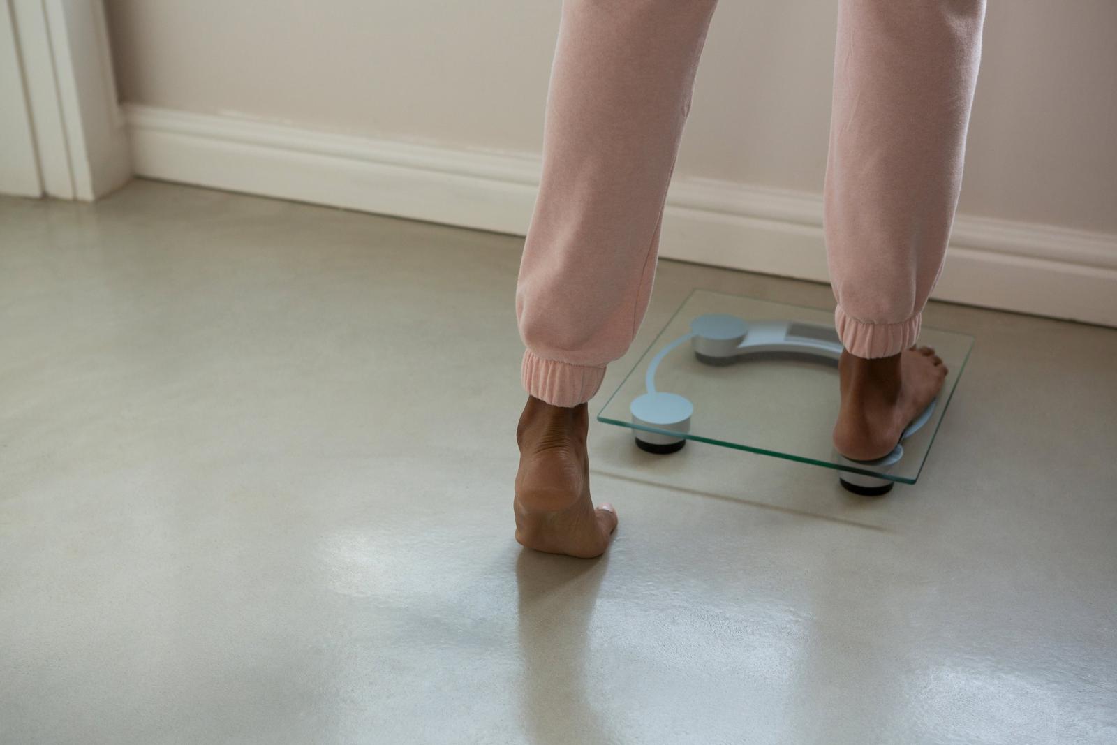 Mavie Work - smarte Waage 4 - Blog Um ein möglichste genaues Ergebnis zu erzielen, sollten die externen Faktoren immer gleich sein./ Wavebreakmedia