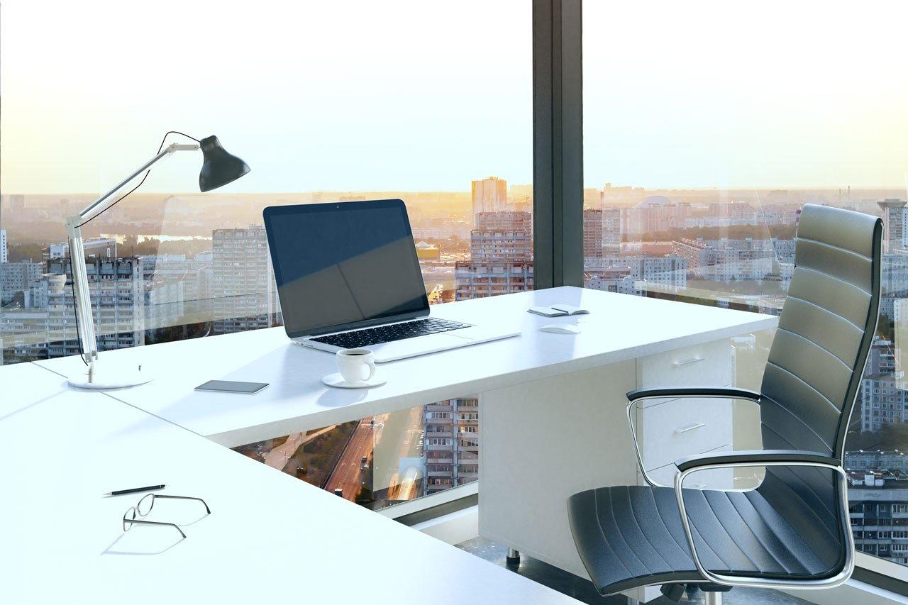 Mavie Work - Richtig Sitzen im Büro 3 - Blog Eine gute Ausstattung des Arbeitsplatzes sorgt für richtiges Sitzen im Büro. Shutterstock.com / Who is Danny