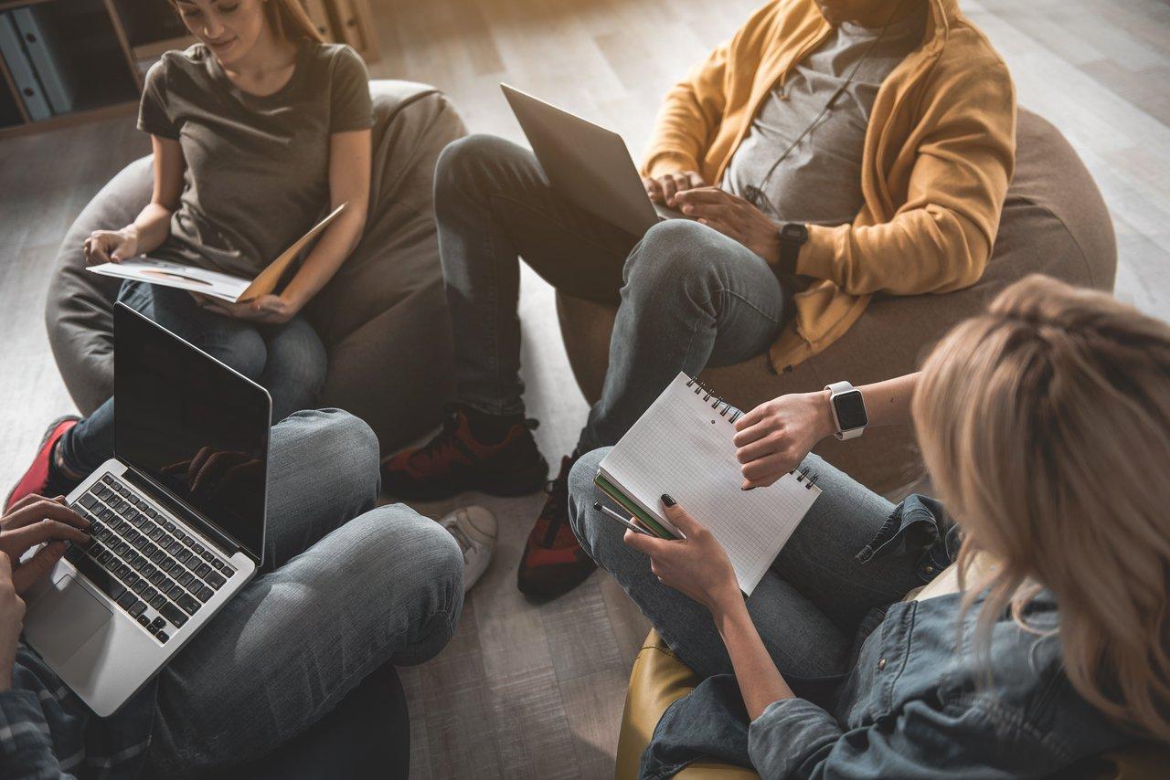 Mavie Work - Gleitzeit 4 - Blog Die Flexibilität der Gleitzeit sorgt für Arbeitsmotivation und Loyalität zum Unternehmen.
Shutterstock.com / 4PM Productions