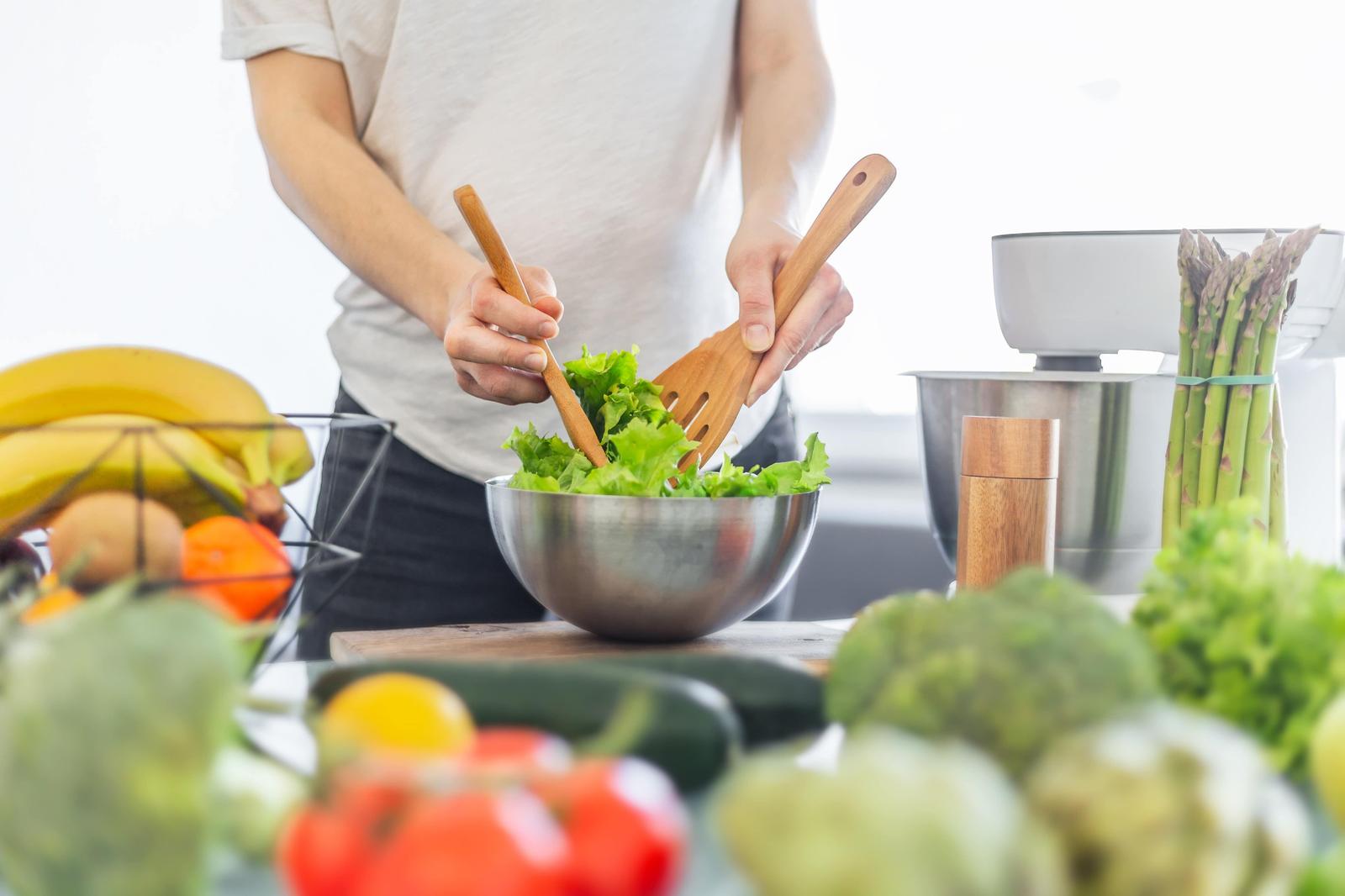Mavie Work - Fettleber 6 - Blog Eine ausgewogene Ernährung kann die Entstehung einer Fettleber vorbeugen. / Valeria_Aksakova