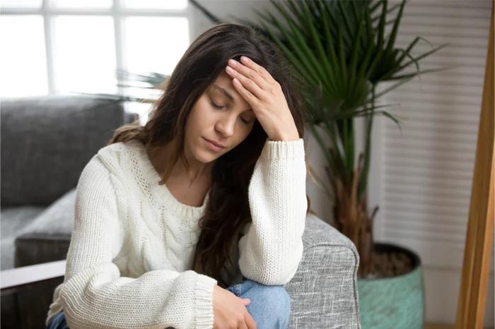 Mavie Work - Abnehmen mit einem Kaloriendefizit 5 - Blog Ist dein Kaloriendefizit zu hoch, kann dies einige Nebenwirkungen wie Erschöpfung und Müdigkeit mit sich bringen. fizkes / Shutterstock.com