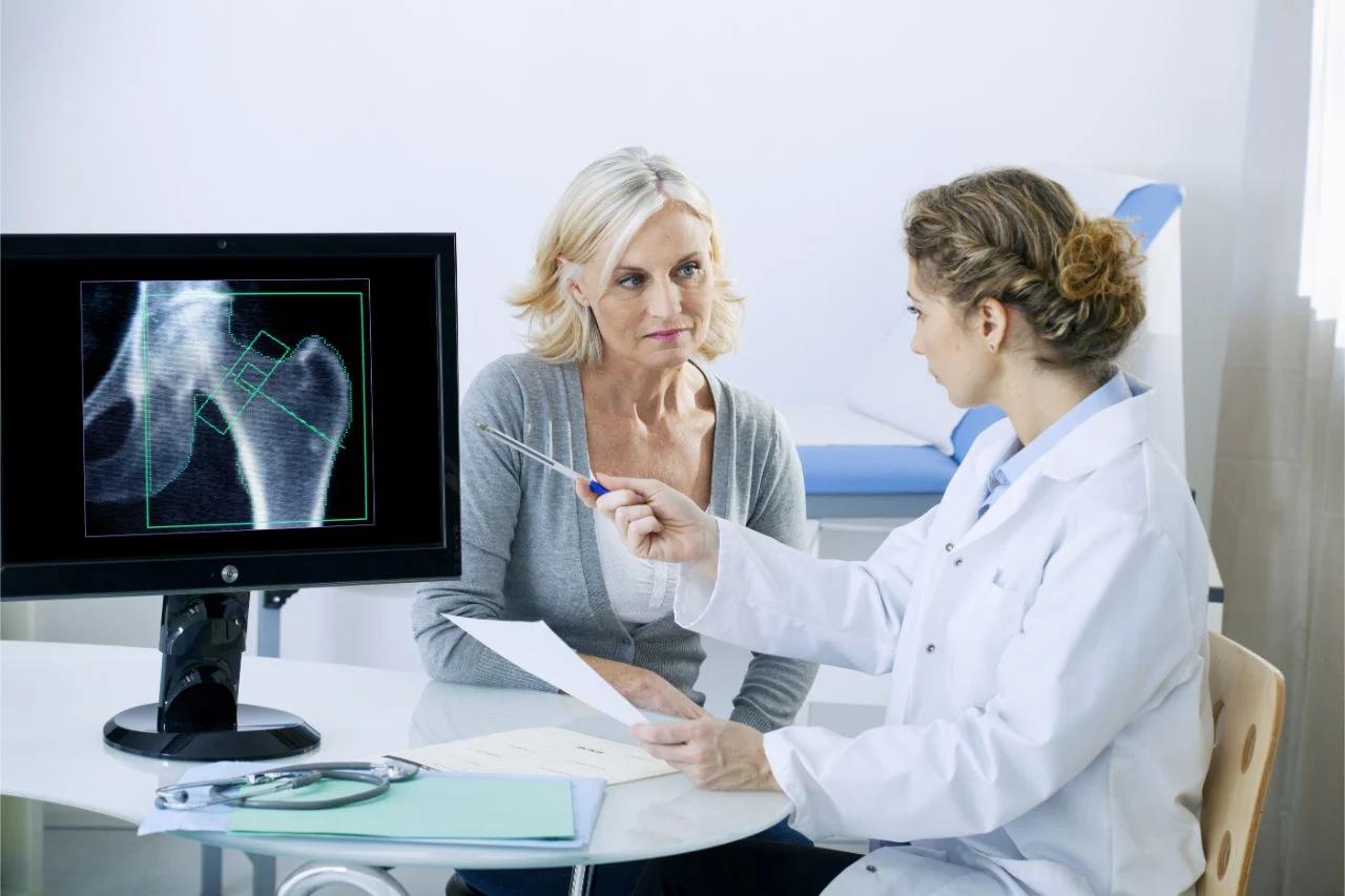 Mavie Work - Vitamin K2 Diese Krankheiten werden vorgebeugt 3 - Blog Bei einem Mangel von Vitamin K kann es zu Osteoporose kommen.
Shutterstock.com / Image Point Fr