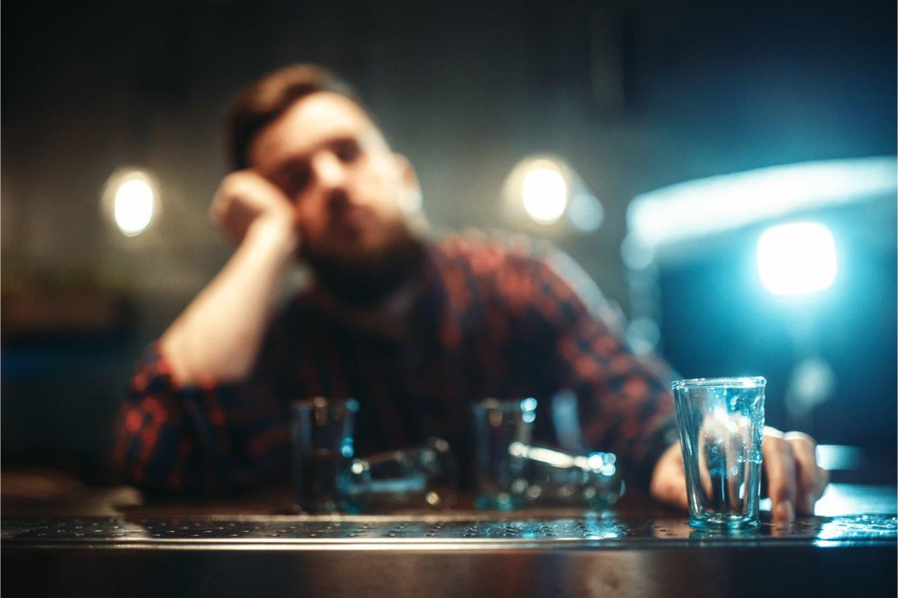 Mavie Work - Abnehmen trotz Alkohol 2 - Blog Durch Alkohol wird die Wahrnehmung verändert und die Reaktionszeit verlängert. Shutterstock.com / Nomad_Soul