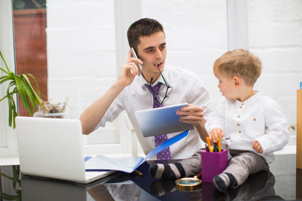 Mavie Work - Kindergartenzuschuss vom Arbeitgeber 2 - Blog Für viele Berufstätige ist es schwer, Familie und Beruf zu vereinen. Shutterstock.com / Myroslava Malovana