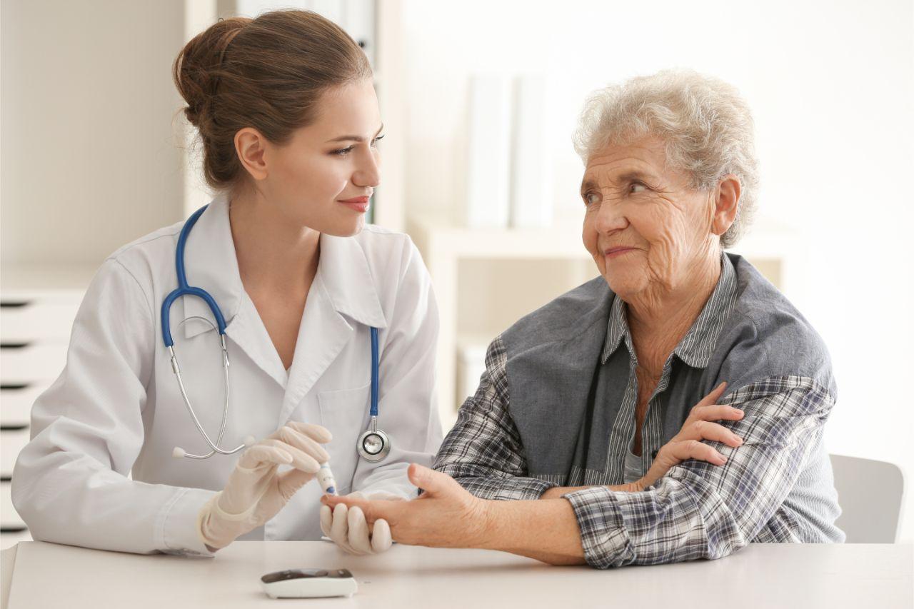 Mavie Work - Diabetes - Millionen Menschen sind noch nicht diagnostiziert 5 - Blog Ärzte fordern Vorsorgebehandlungen, um der Krankheit im Alter vorzubeugen. Shutterstock.com / Africa Studio