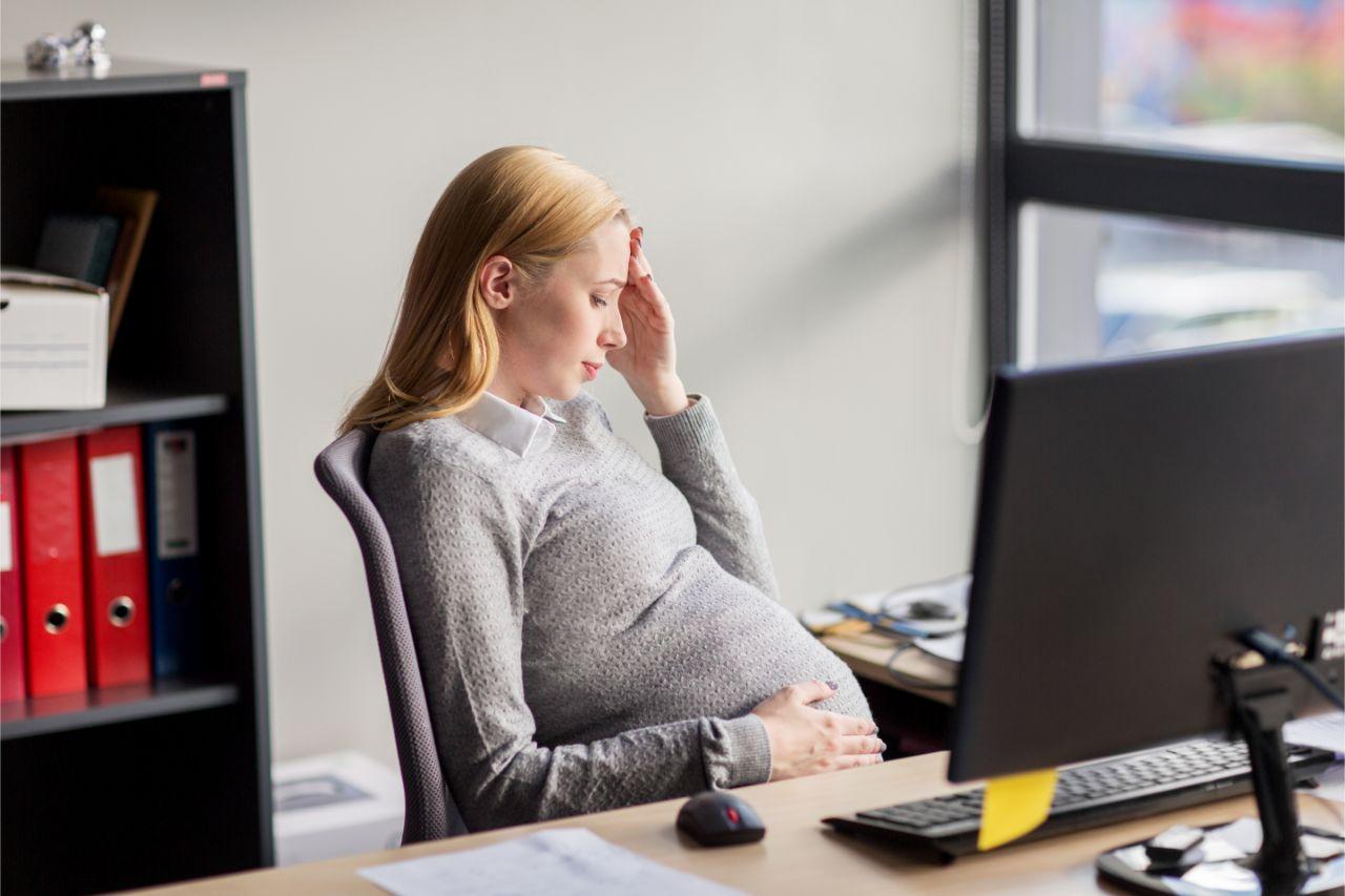 Mavie Work - Beschäftigungsverbot 2 - Blog Bei einem Beschäftigungsverbot werden Berufstätige freigestellt. Shutterstock.com / Syda Productions