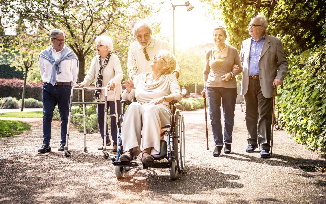 Mavie Work - Was ist Thrombose und wie gefährlich ist sie 5 - Blog Je älter, desto wahrscheinlicher die Krankheit. Shutterstock.com / oneinchpunch