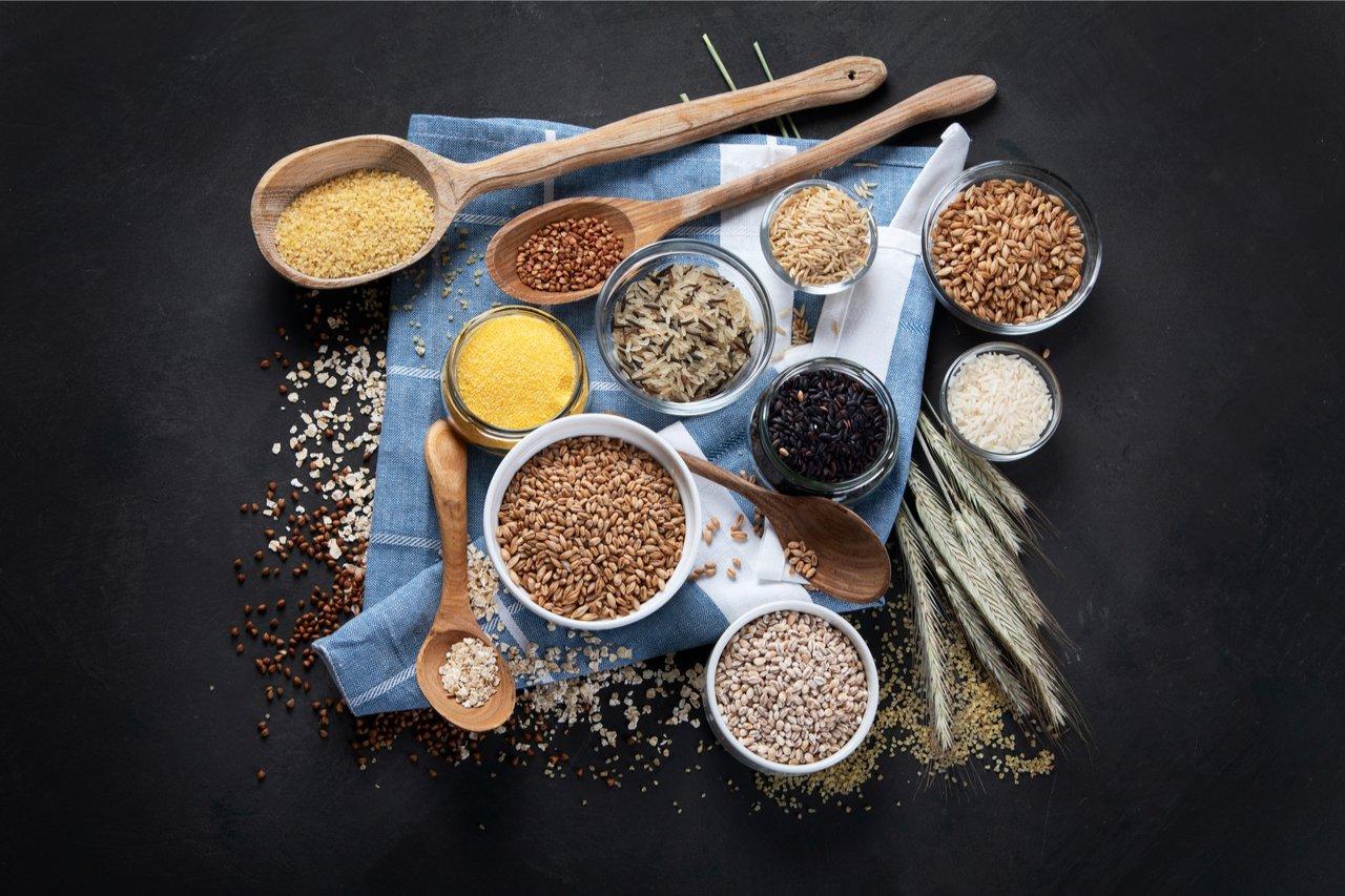 Mavie Work - Rohkost 3 - Blog Bei der Urkost-Ernährung werden diese Getreidesorten nicht gemahlen, sondern in Wasser eingeweicht. Shutterstock.com / Tatjana Baibakova