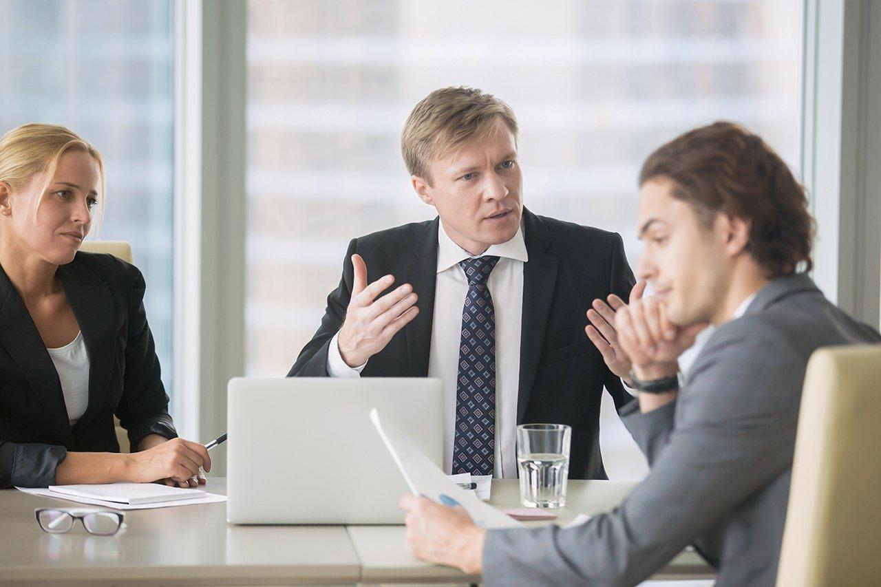 Mavie Work - Führungsstile im Unternehmen 3 - Blog Für Kurt Lewin gibt es drei Kategorien der Führungsstile. Shutterstock.com / fizkes