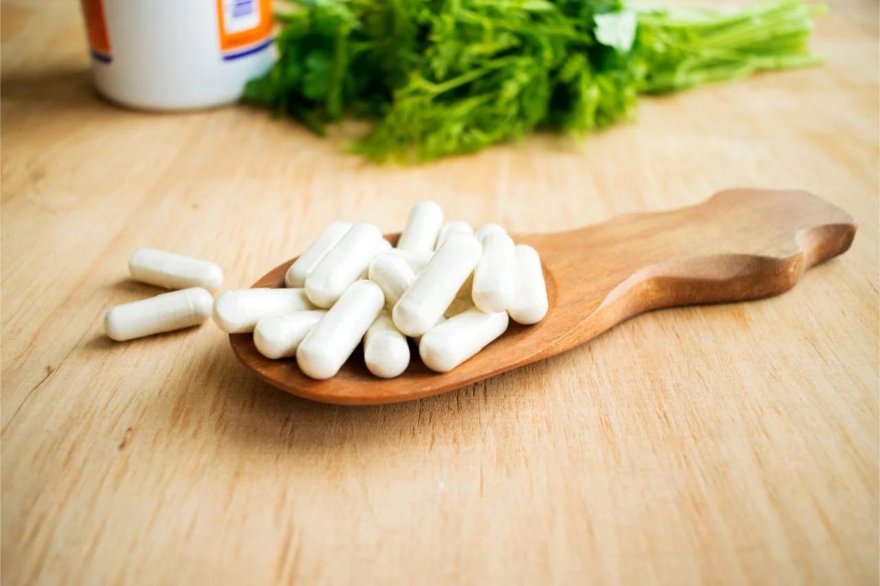 Mavie Work - Vitamin K2 Diese Krankheiten werden vorgebeugt 2 - Blog Vitamin K2 unterstützt unsere Knochen und Zähne. Shutterstock.com / Iryna Imago