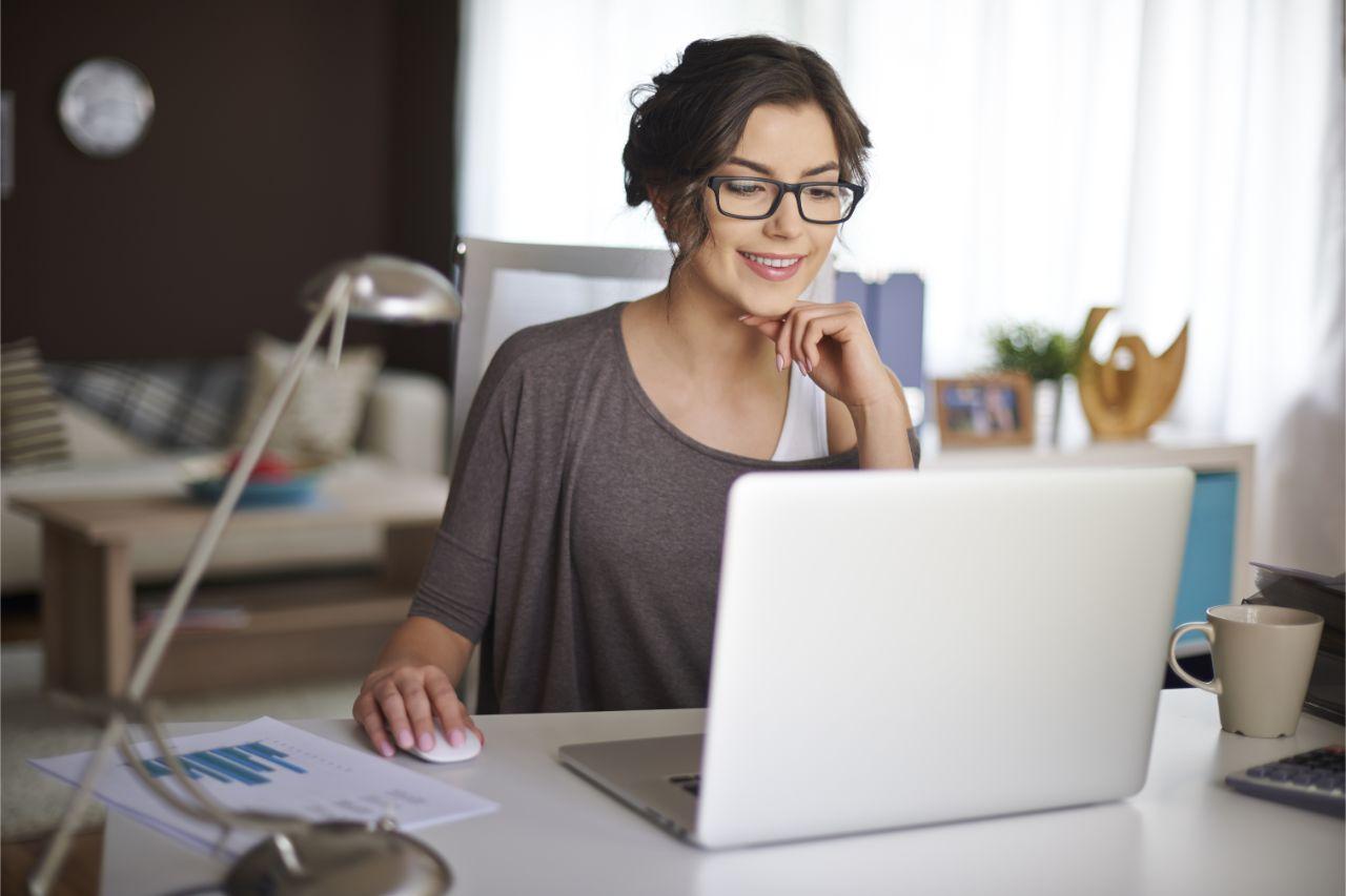 Mavie Work - Generation Y - Anforderungen an den Arbeitsplatz 2 - Blog Jeder ist an unterschiedlichen Tageszeiten produktiv. Shutterstock.com / gpointstudio