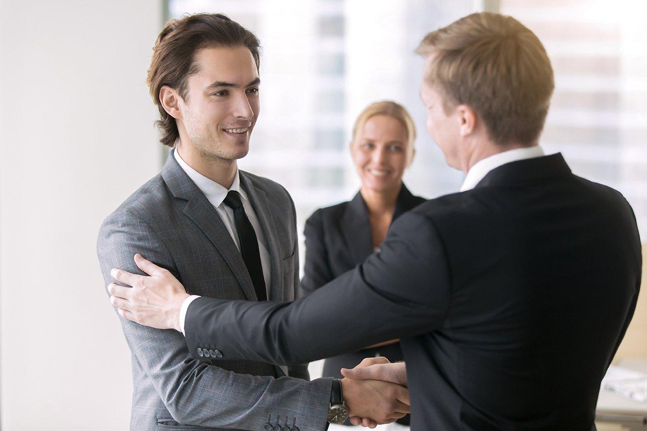 Mavie Work - Führungsstile im Unternehmen 4 - Blog Eine Führungsperson hat viele verschiedene Rollen. Shutterstock.com / fizkes
