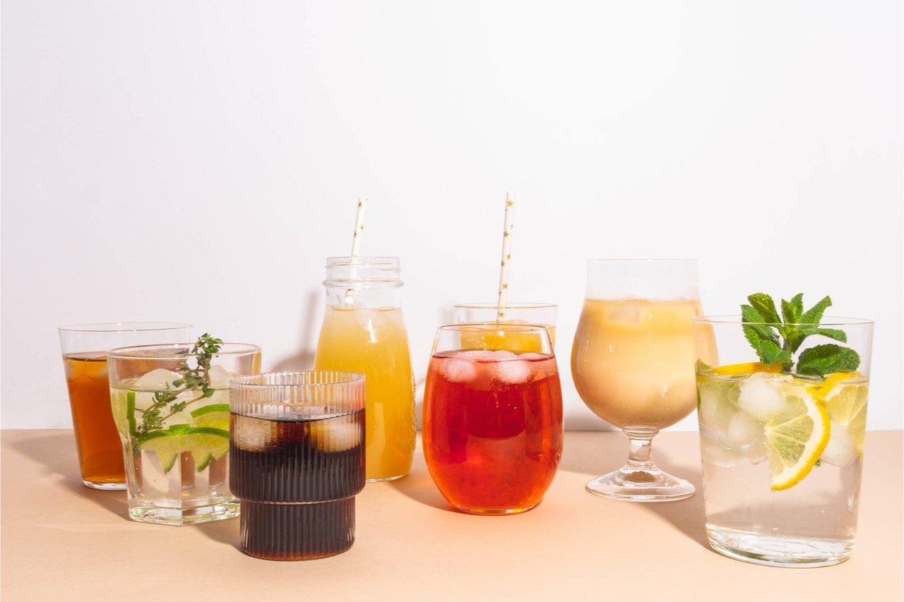 Mavie Work - Abnehmen trotz Alkohol 4 - Blog Achte auf den Kaloriengehalt in deinem Getränke. Dieser kann je nach Getränk stark variieren. Shutterstock.com / Sentelia