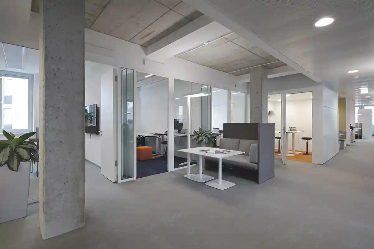 Modernes Büro von DELTA.