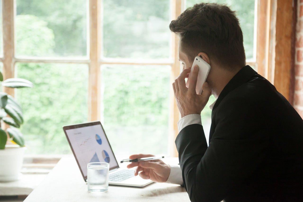 Mavie Work - Home-Office 8 - Blog Unternehmen benötigen weniger Bürofächen und vermindern so ihre Ausgaben. Shutterstock.com / fizkes