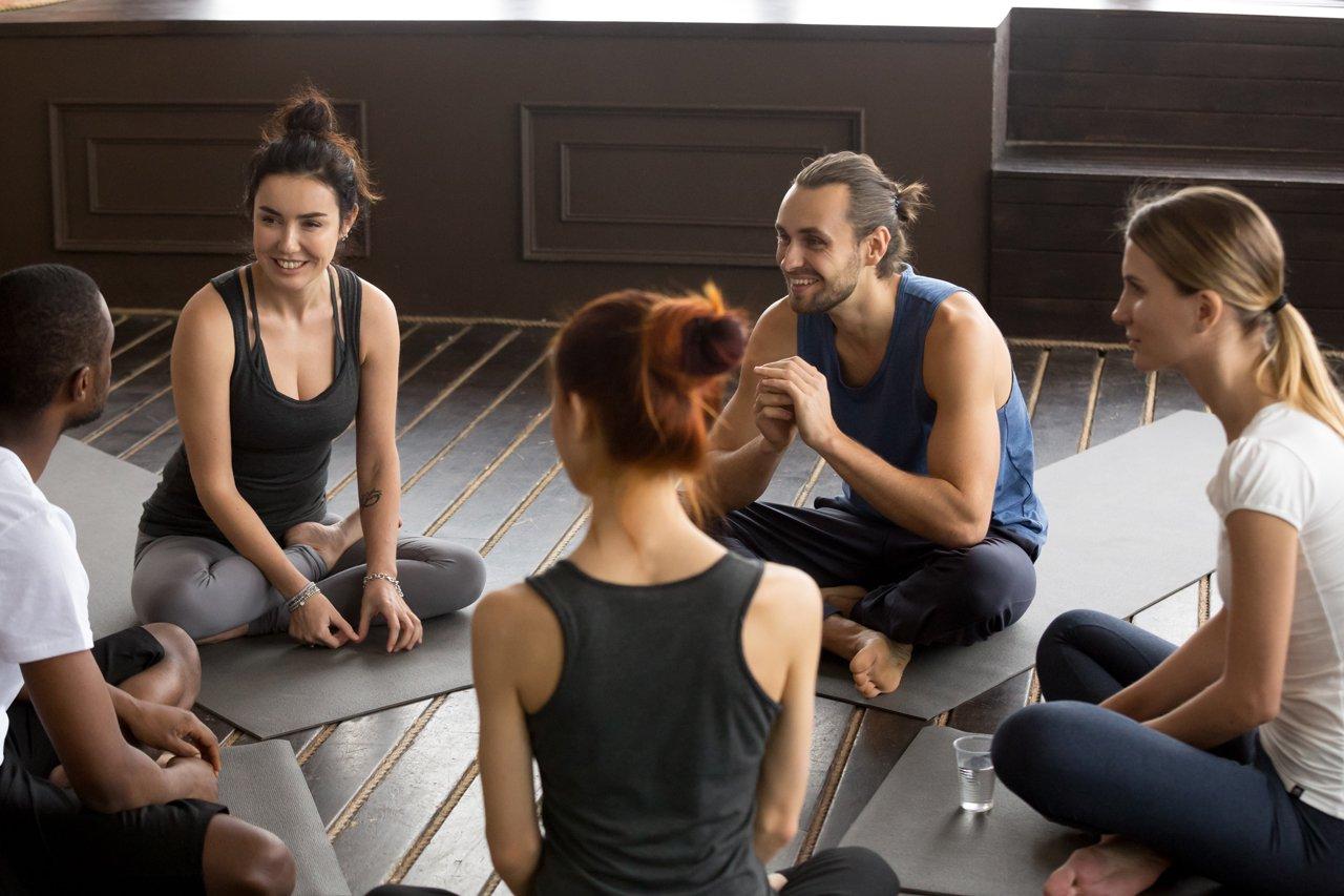 Mavie Work - Meditation für mehr Energie 2 - Blog Durch die geführte Meditation erreicht man einen Entspannungszustand. Shutterstock.com / fizkes