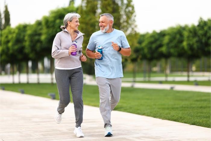 Mavie Work - Schildrüsenunterfunktion und Abnehmen 6 - Blog Sport kann dir helfen, um bei einer Schilddrüsenunterfunktion abzunehmen. Evgeny Atamanenko / Shutterstock