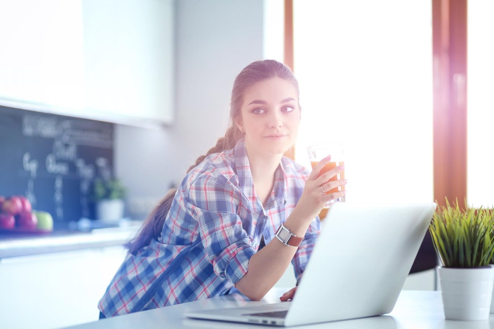 Mavie Work - Depression als Ursache für Fehltage 3 - Blog Depressive Mitarbeiter ziehen sich immer mehr zurück. Shutterstock.com / GBALLGIGGSPHOTO