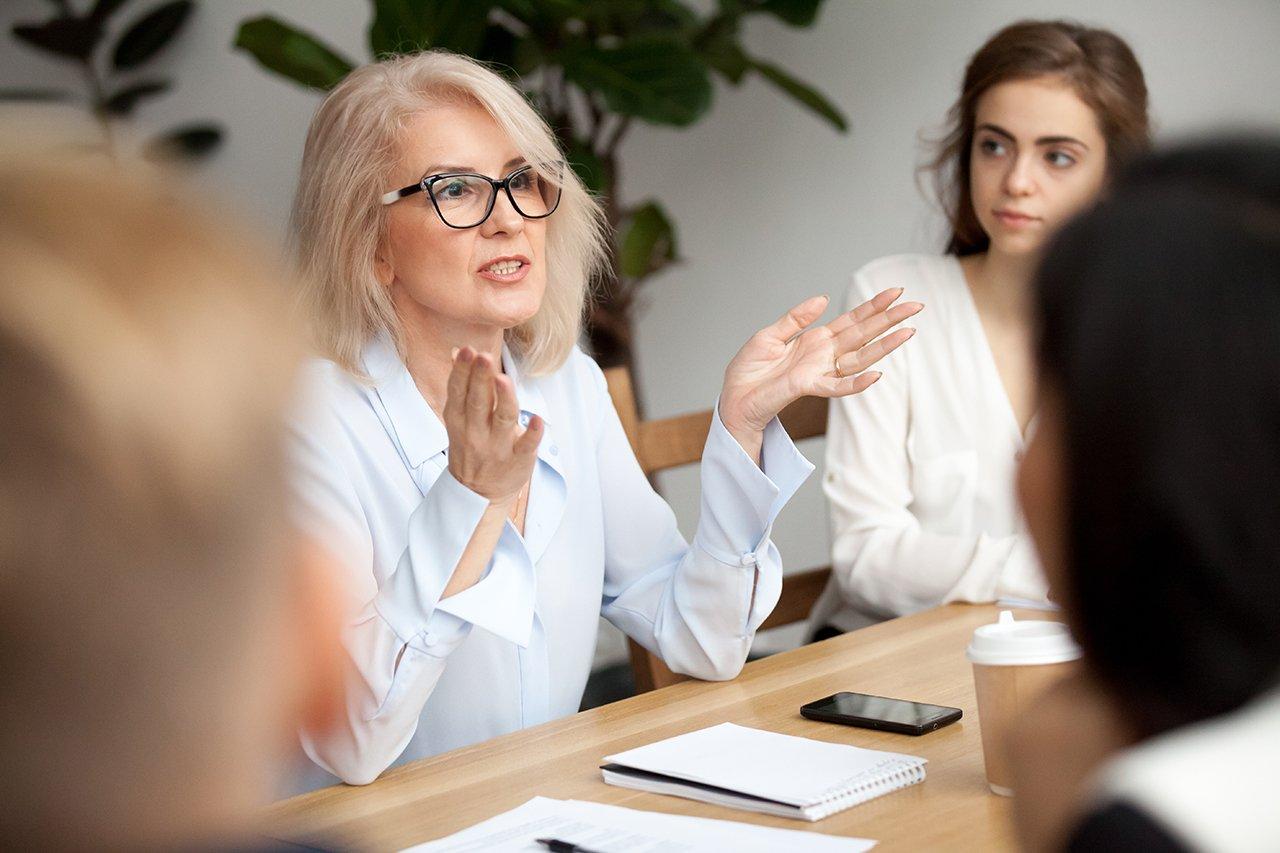 Mavie Work - Führungsstile im Unternehmen 2 - Blog Es gibt vier Arten von Führungsstilen nach Max Weber. Shutterstock.com / fizkes