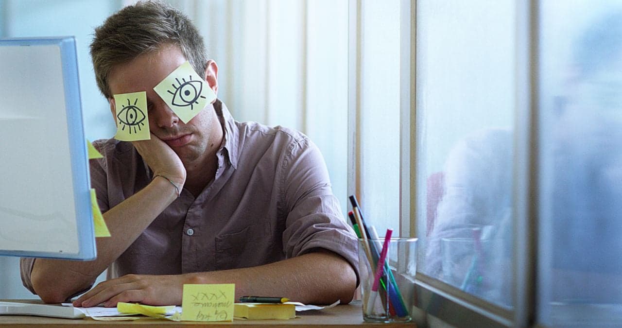 Mavie Work - Pausenregelung im Büro 4 - Blog Wer seinen Mitarbeitern keine Pausen gewährleistet, verstößt gegen das Gesetz. Shutterstock.com / Maria Casinos