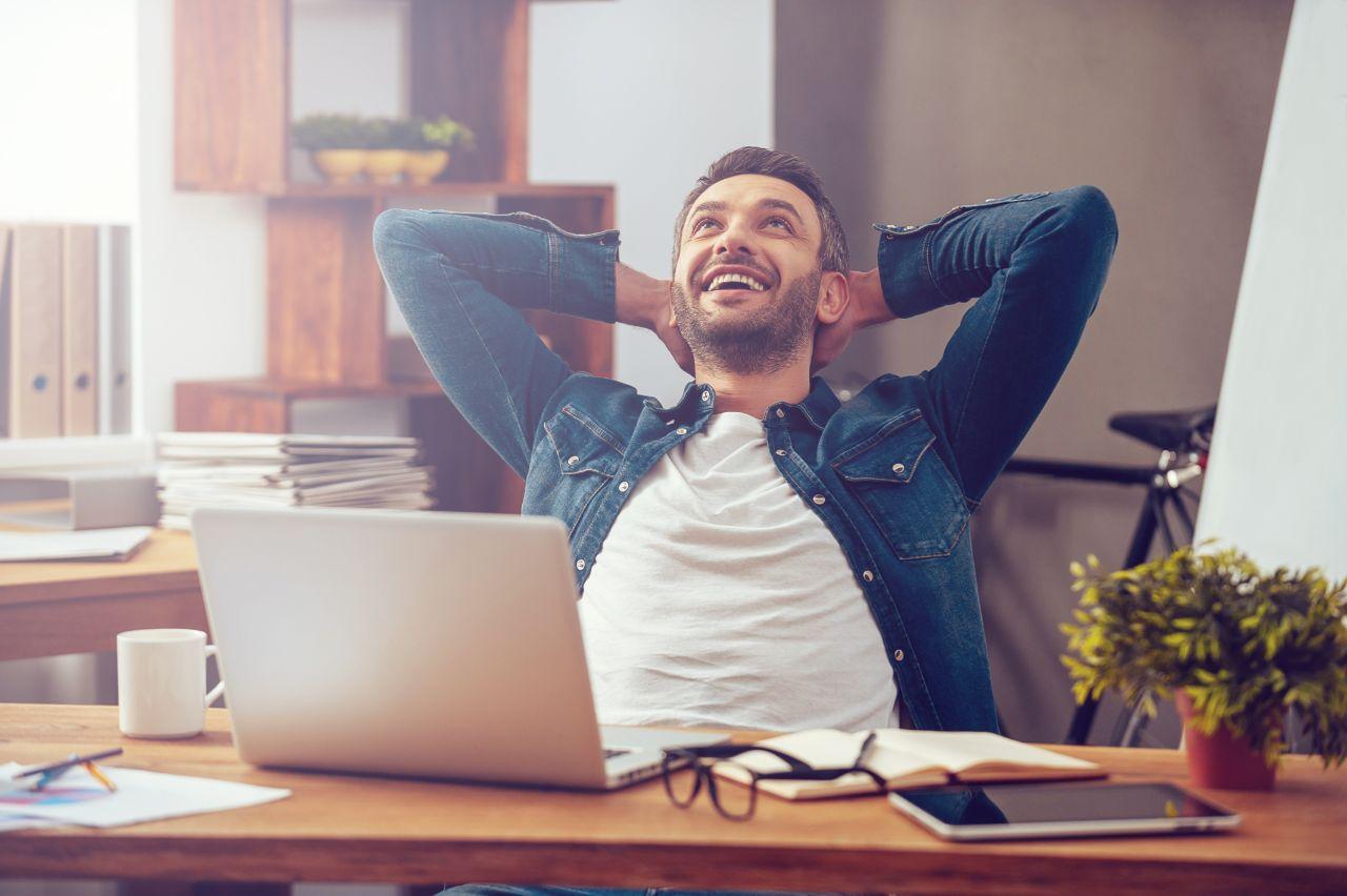 Mavie Work - Gesunde Selbstwahrnehmung 4 - Blog Eine bessere Selbstwahrnehmung bringt viele Vorteile mit sich. Shutterstock.com / G-Stock Studio