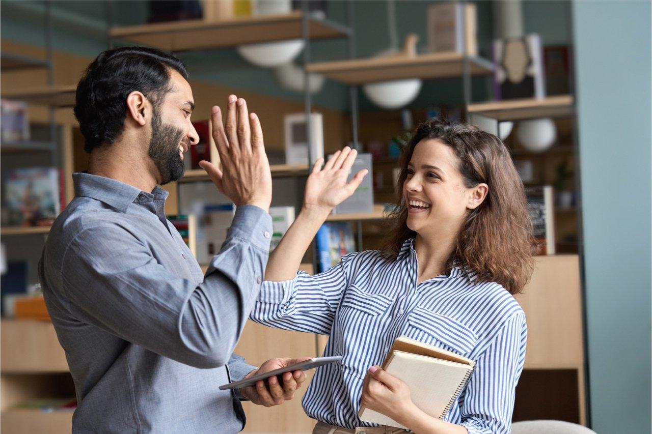 Mavie Work - Stopp mit Frustessen 5 - Blog Durch das Abgeben von Aufgaben kann man Stress vermeiden und einfacher mit dem Frustessen aufhören. insta_photos / Shutterstock.com