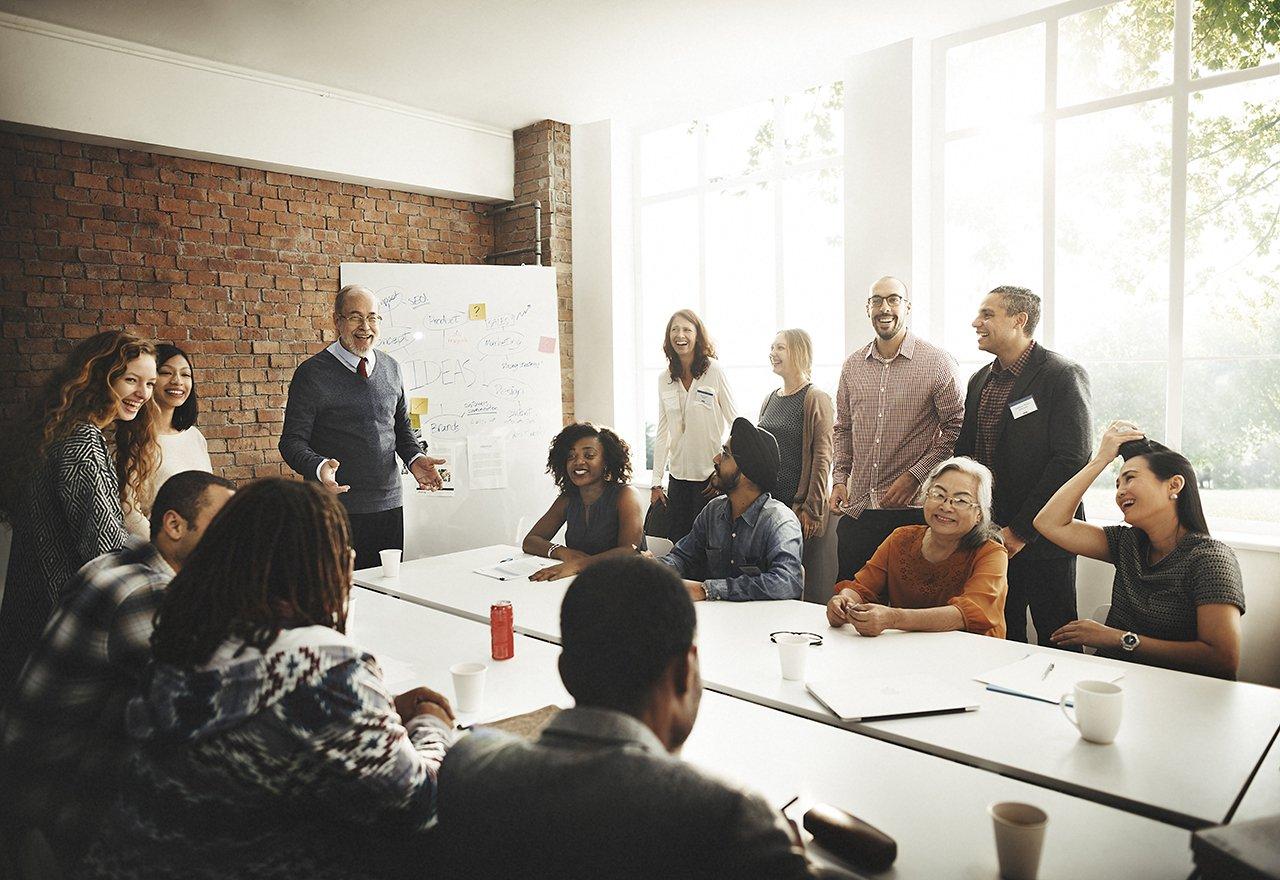Mavie Work - Führungsstile im Unternehmen 5 - Blog Der situative Führungsstil passt sich jedem Mitarbeiter individuell an. Shutterstock.com / Rawpixel.com