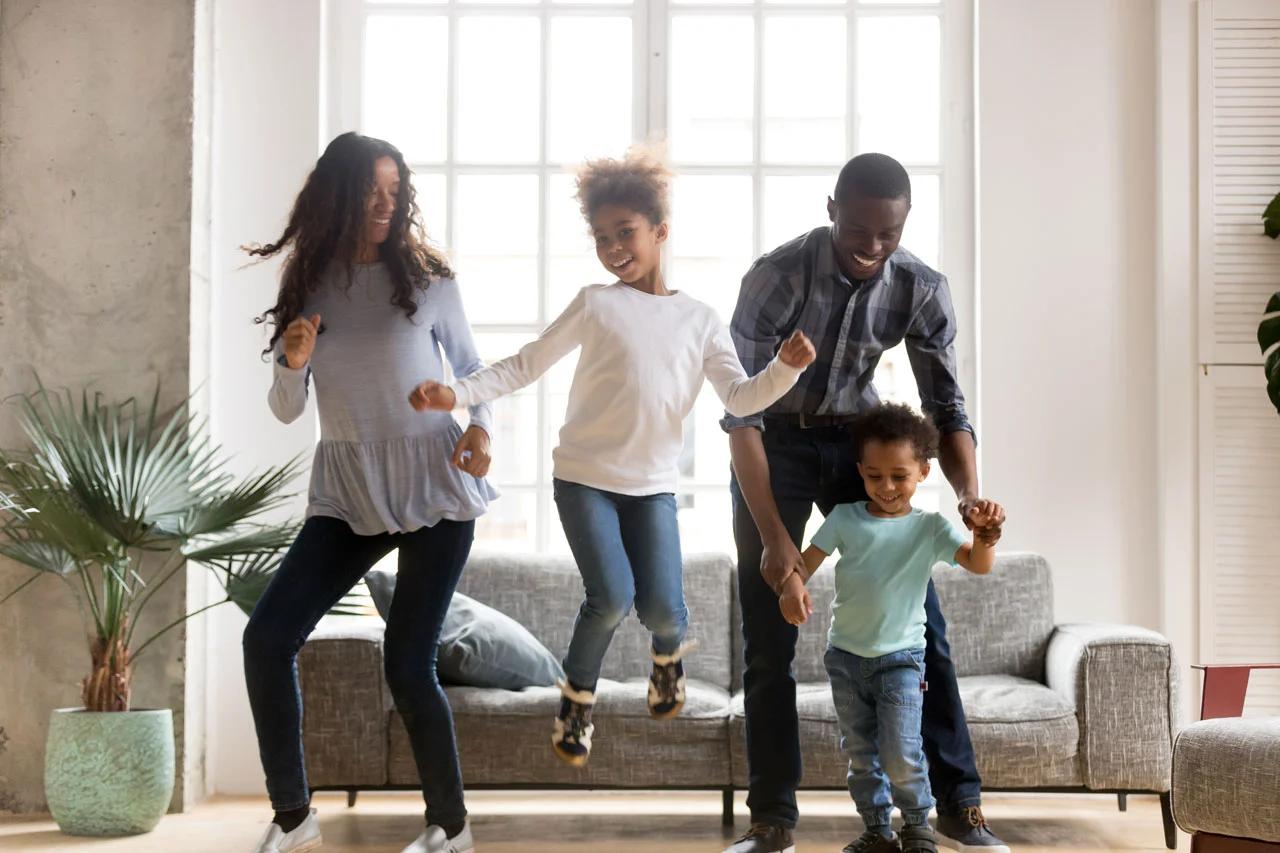 Mavie Work - Salutogenese 5 - Blog Das Kohärenzgefühl sorgt bei gesunden Menschen dafür, dass sie widerstandsfähig und gesund durchs Leben kommen. Shutterstock.com / fizkes