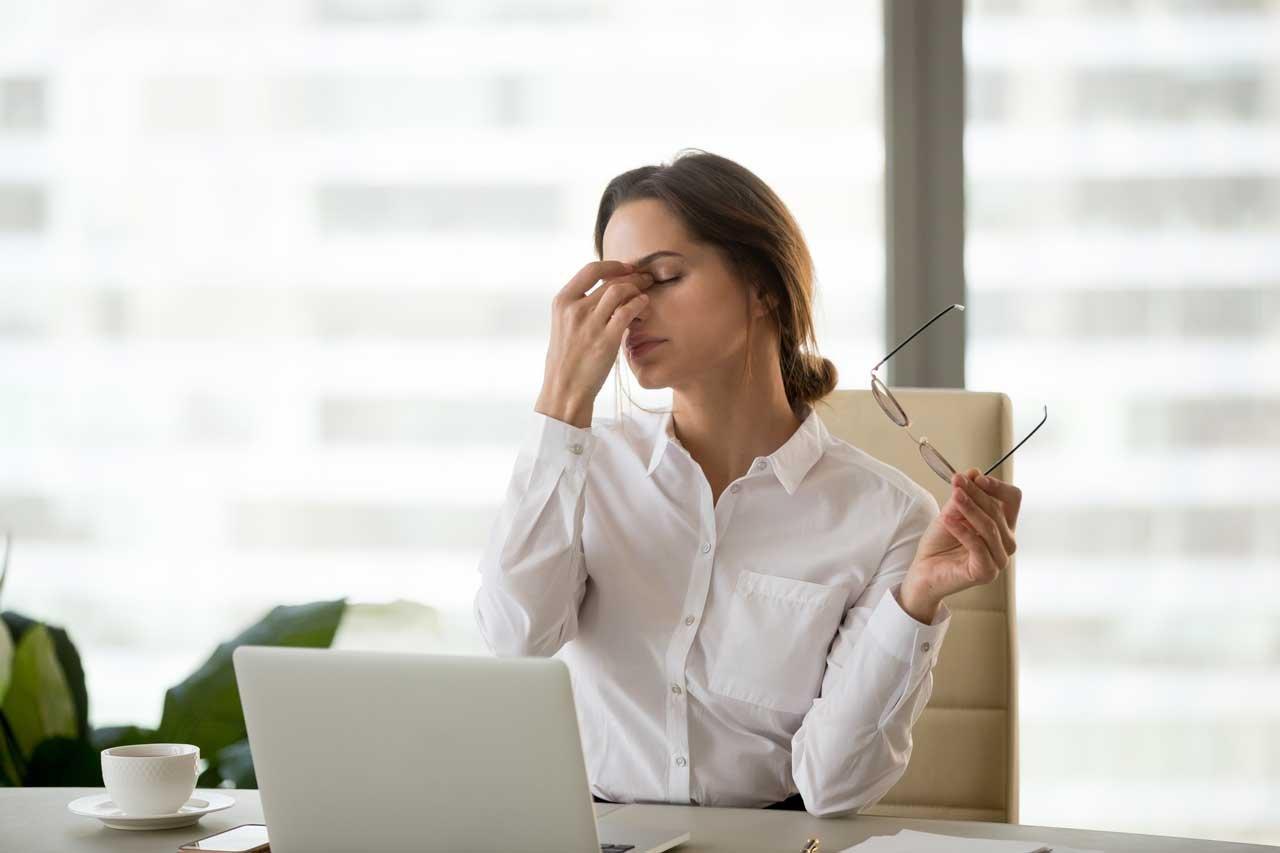 Mavie Work - Schlafmangel und seine Symptome 2 - Blog Die Symptome von Schlafmangel sind sehr vielseitig. Shutterstock.com / fizkes
