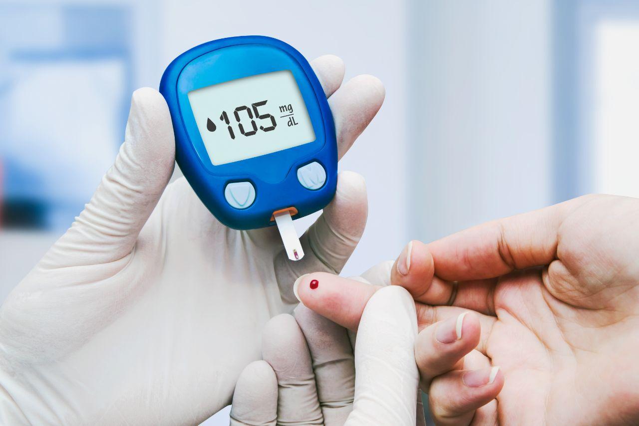 Mavie Work - Diabetes-Symptome 2 - Blog Die Ursachen von Diabetes können vielseitig sein. Shutterstock.com / Proxima Studio