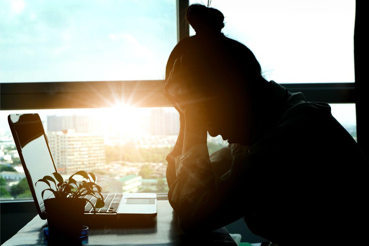 Mavie Work - Hautausschlag durch Stress 4 - Blog Negativer Stress wirkt sich auf die Gesundheit aus. Shutterstock.com / Seasontime