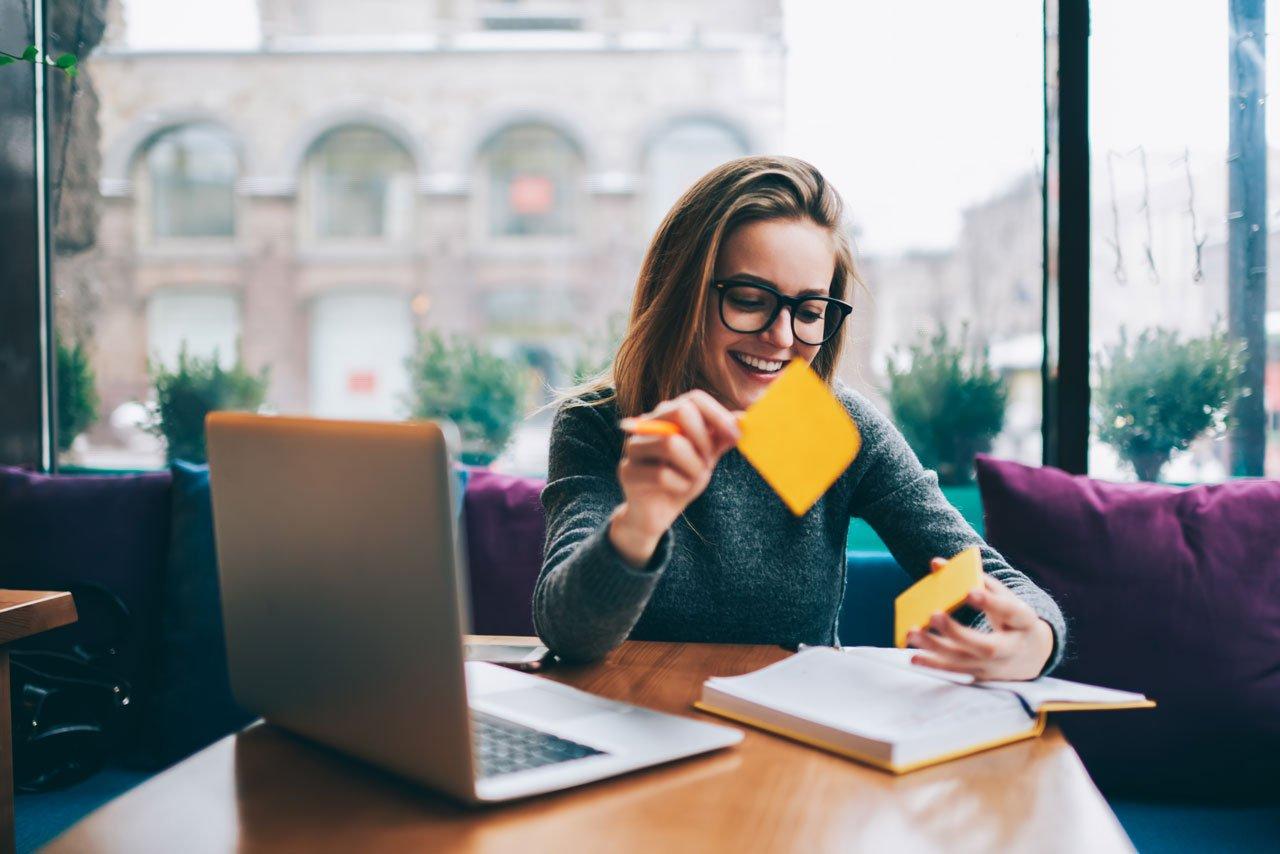 Mavie Work - Home-Office 3 - Blog Heimarbeiter sind motivierter und investieren mehr Zeit in ihre Arbeit. Shutterstock.com / GaudiLab