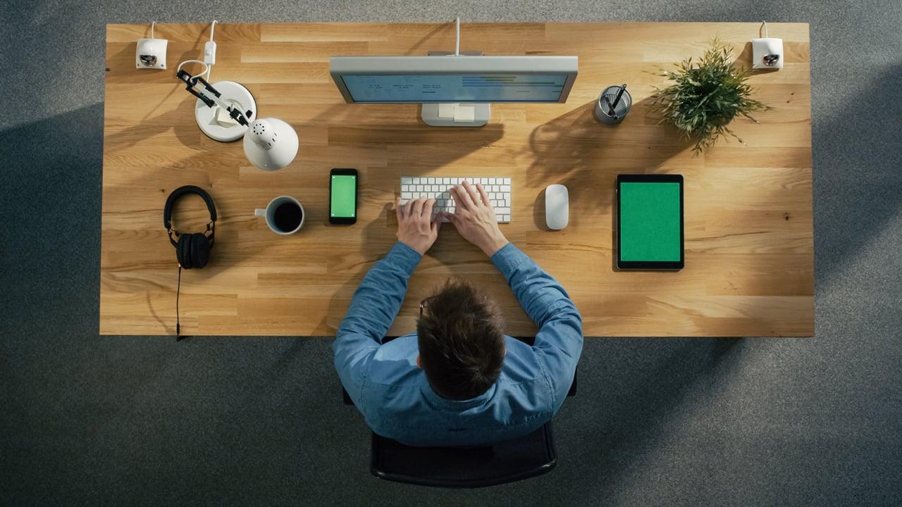 Mavie Work - optimale Schreibtischhöhe 3 - Blog Shutterstock.com / Gorodenkoff