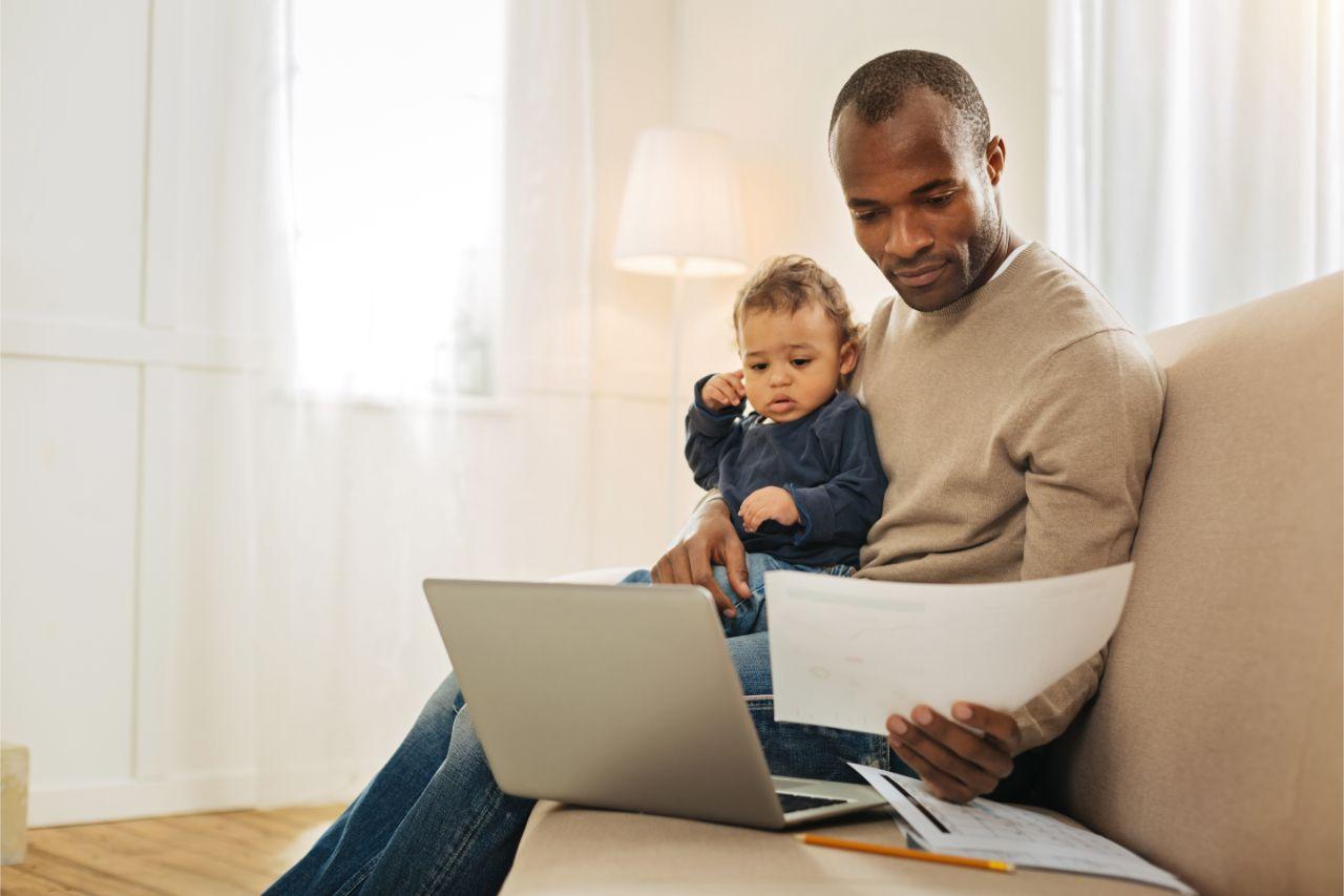 Mavie Work - Generation Y - Anforderungen an den Arbeitsplatz 3 - Blog Flexible Arbeitszeiten machen vor allem für Eltern Sinn. Shutterstock.com / Dmytro Zinkevych