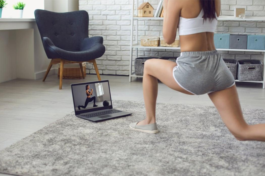 Mavie Work - Gewicht reduzieren vs. Körperfett reduzieren 4 - Blog Durch viel Sport und Bewegung kann man die Muskeln während der Fettreduktion und der Gewichtsreduktion schützen. Studio Romantic / Shutterstock.com