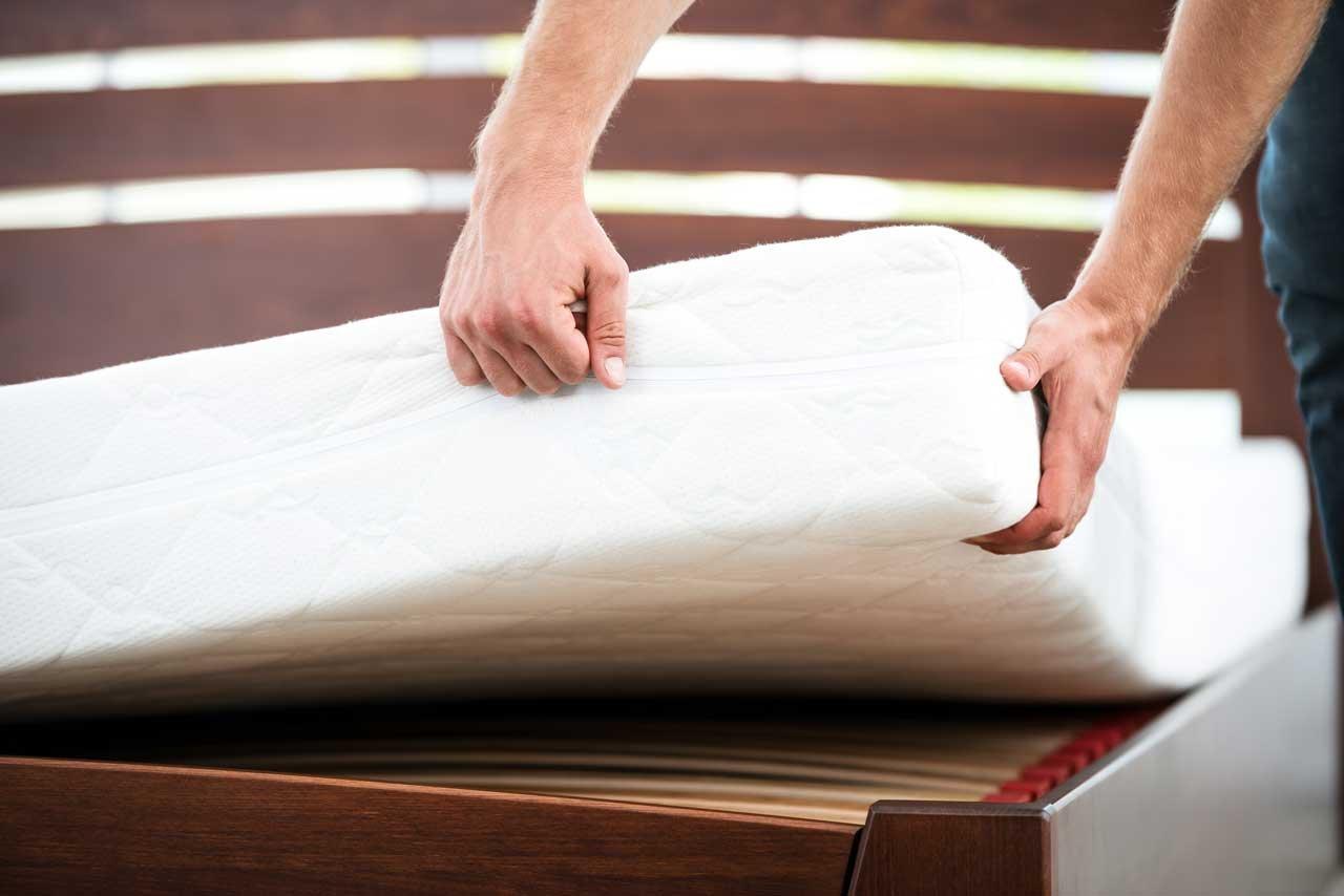 Mavie Work - Schlafmangel und seine Symptome 7 - Blog Die richtige Matratze sorgt für guten Schlaf. Shutterstock.com / Dima Sidelnikov